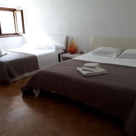 B&B Appartamenti Chez Patty Castel San Pietro Exterior photo