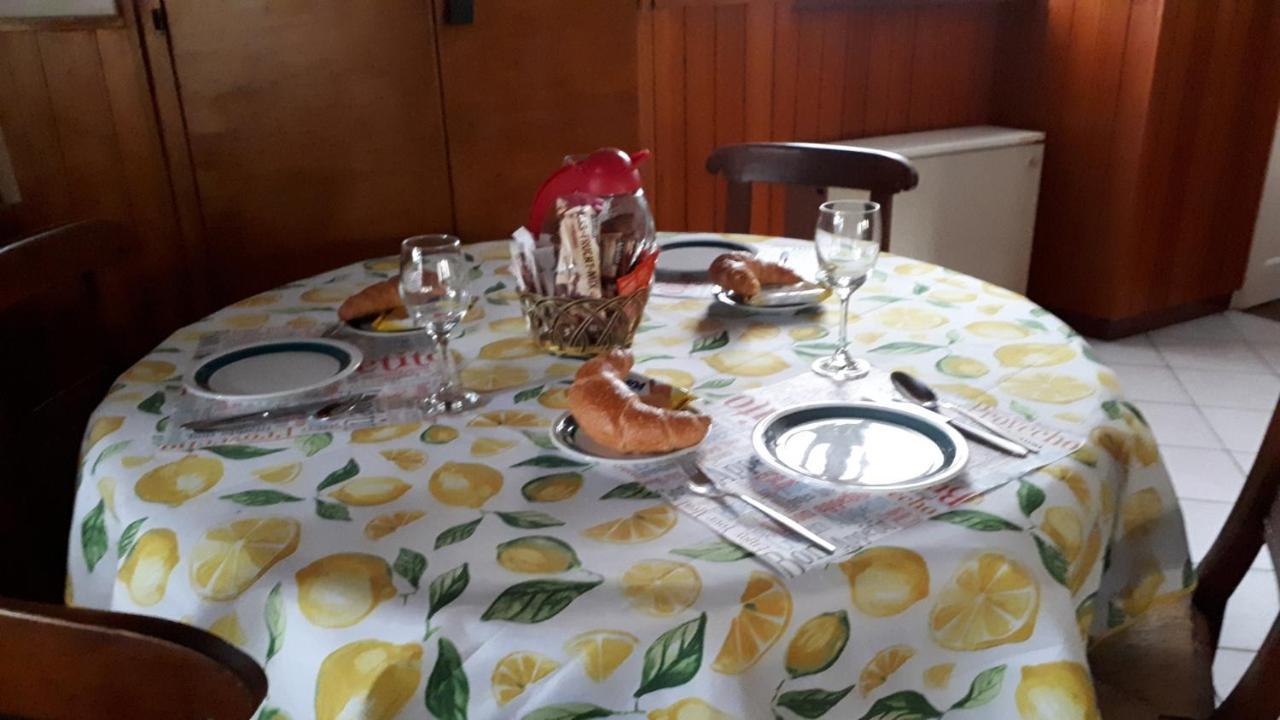 B&B Appartamenti Chez Patty Castel San Pietro Exterior photo